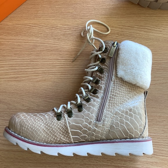 Royal Canadian “Tan Croc Sherpa Boot” - Picture 4 of 8